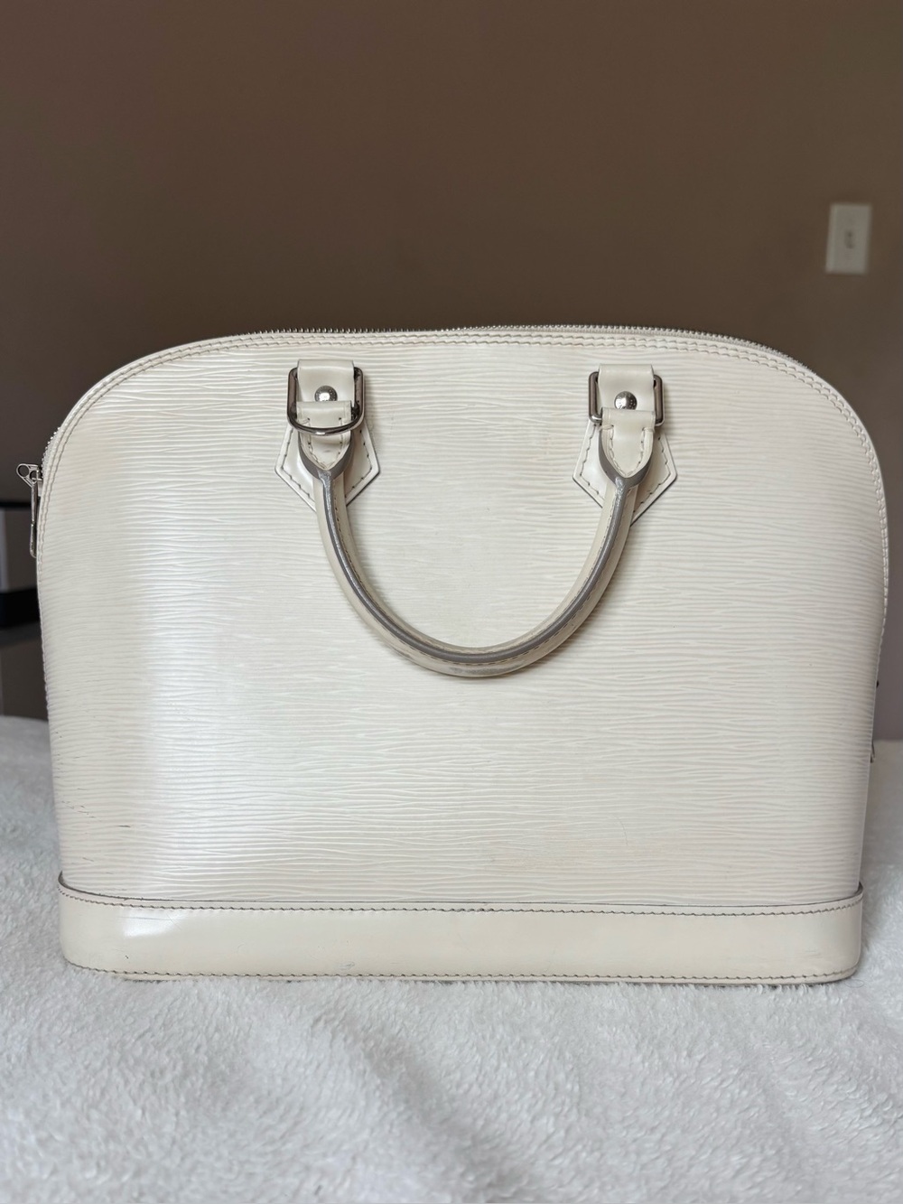 Louis Vuitton Ivory Leather Alma - Picture 2 of 7